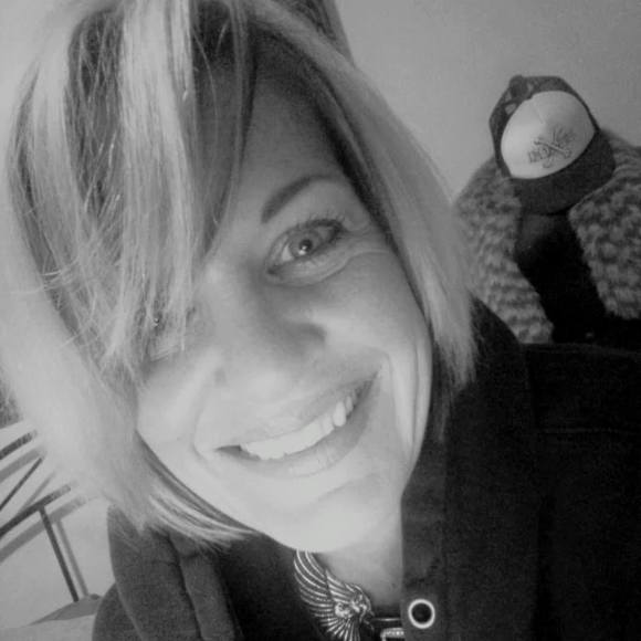 Meet your Posher, Julie - Picture 1 of 1